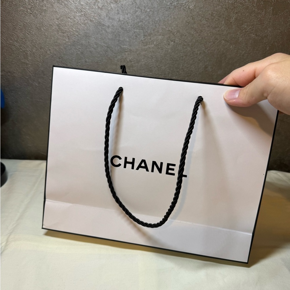 Chanel shopping bag - Picture 4 of 10